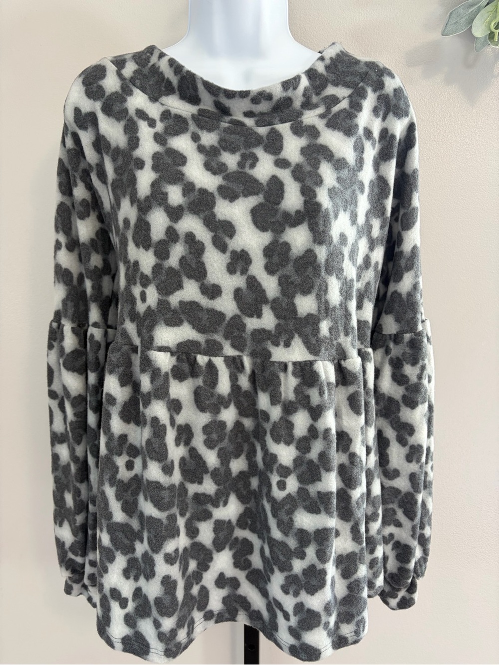 NWOT Bluivy Cream and Black Leopard-Print Pullover Tunic